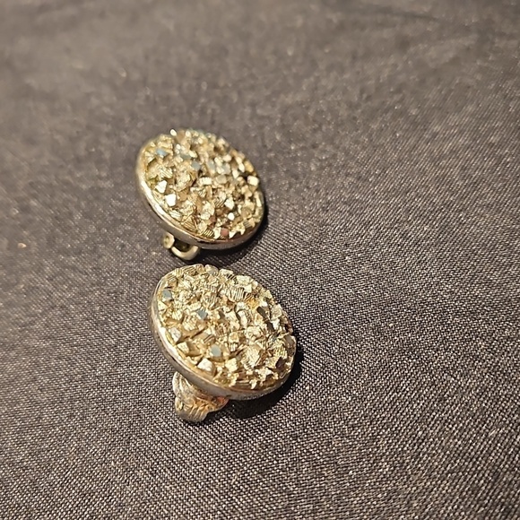 SARAH COVENTRY Vintage Silvertone Clip-on Earrings - Picture 3 of 6